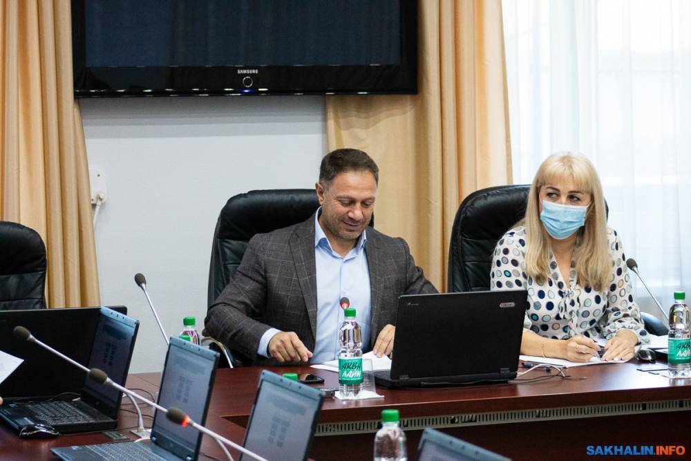 У депутатов в Южно-Сахалинске в октябре оказалось меньше работы