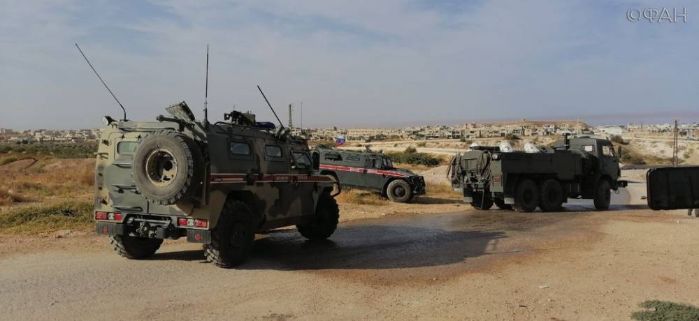 Российские военные сопровождают эвакуацию ВС Турции в Сирии