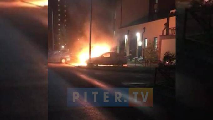 Полиция расследует возгорание двух автомобилей в Новом Девяткино