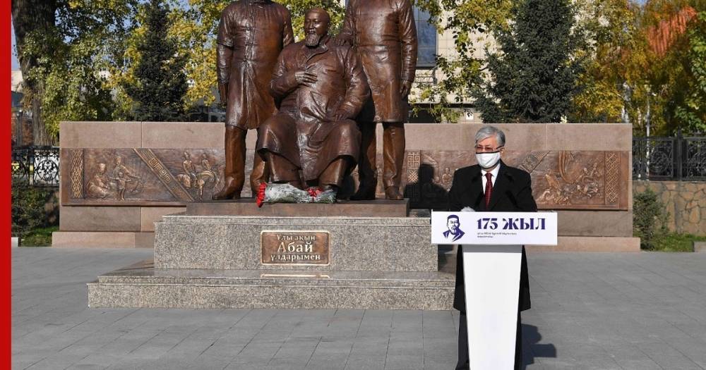 Глава Казахстана открыл памятник Абаю и его сыновьям в Семее