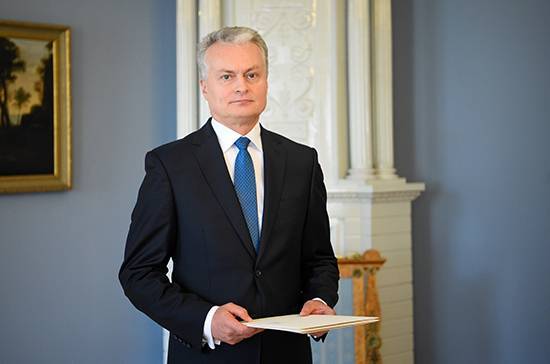 Президент Литвы осудил оскорбительное высказывание экс-спикера сейма в адрес лидера местных поляков