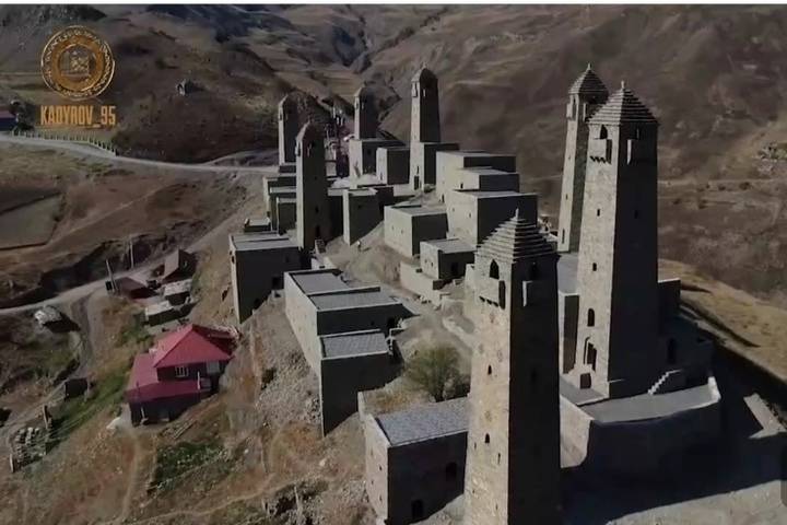 Кадыров показал Шаройский средневековый комплекс