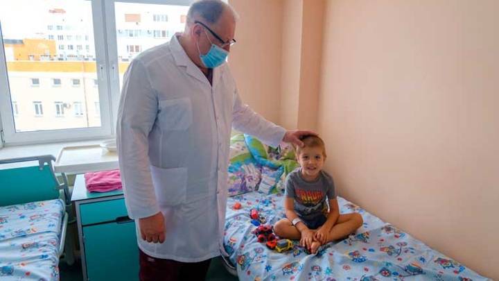 "Дыра" в кишечнике: на Урале врачи спасли малыша с редкой патологией