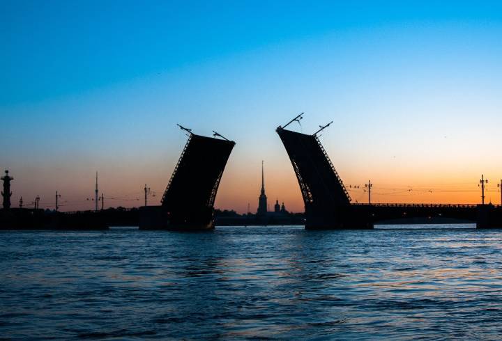 Сезон развода мостов в Петербурге планируют закончить 30 ноября