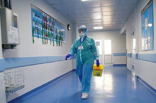 Минздрав Тверской области объявил суммы окладов для врачей, работающих в «красной зоне»