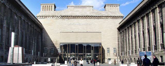 Музеи Берлина подверглись нападениям вандалов