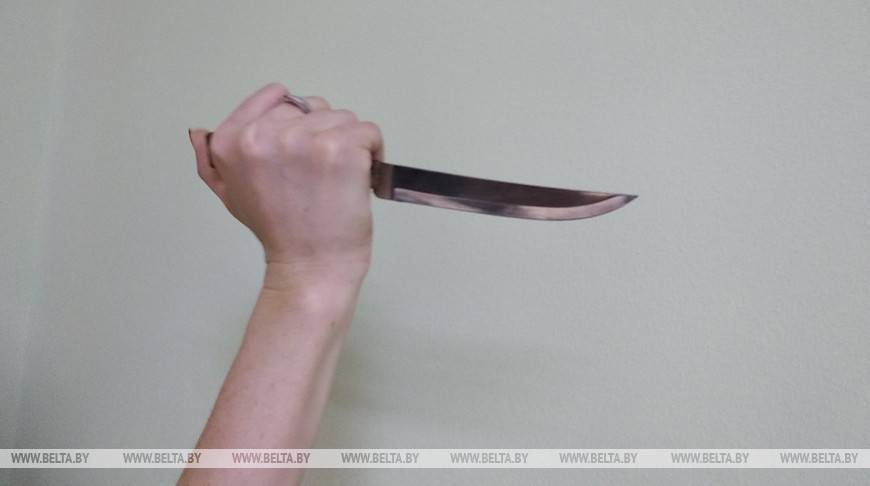 В Дятловском районе женщина ножом ударила сына сожителя