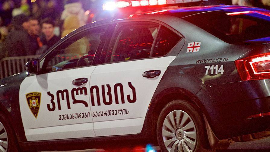 СМИ: захватчик банка в Грузии уехал на полицейской машине с тремя заложниками