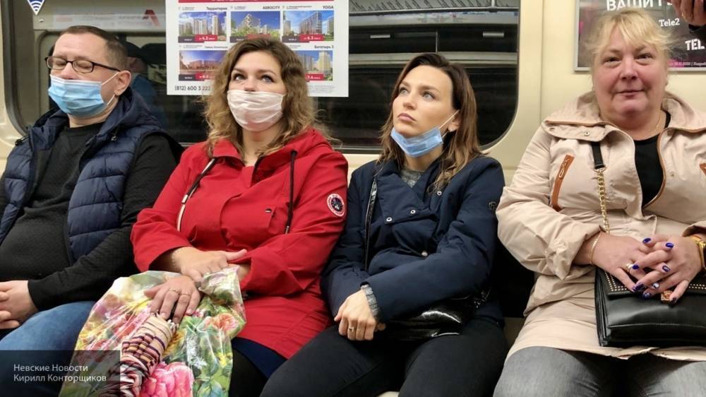 Депутат Госдумы рассказал, как "приучить" россиян к маскам и перчаткам