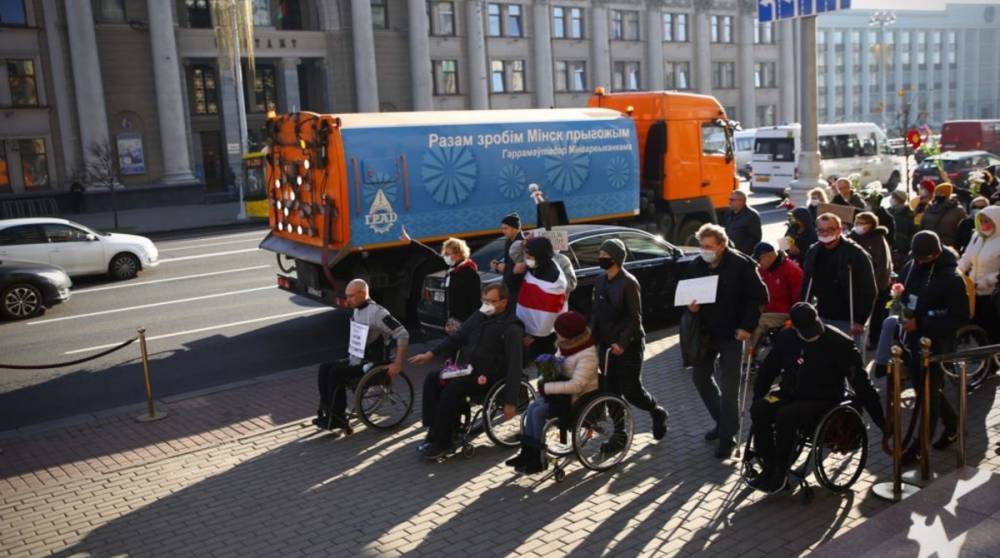 Протесты в Беларуси: люди с инвалидностью вышли на марш в Минске