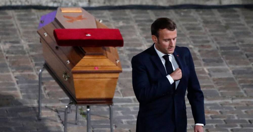 Убийство учителя Франция: Макрон выступил на церемонии прощания