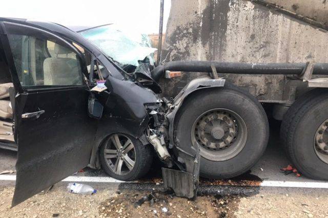 Три человека погибли в Воронежской области в аварии с грузовиком