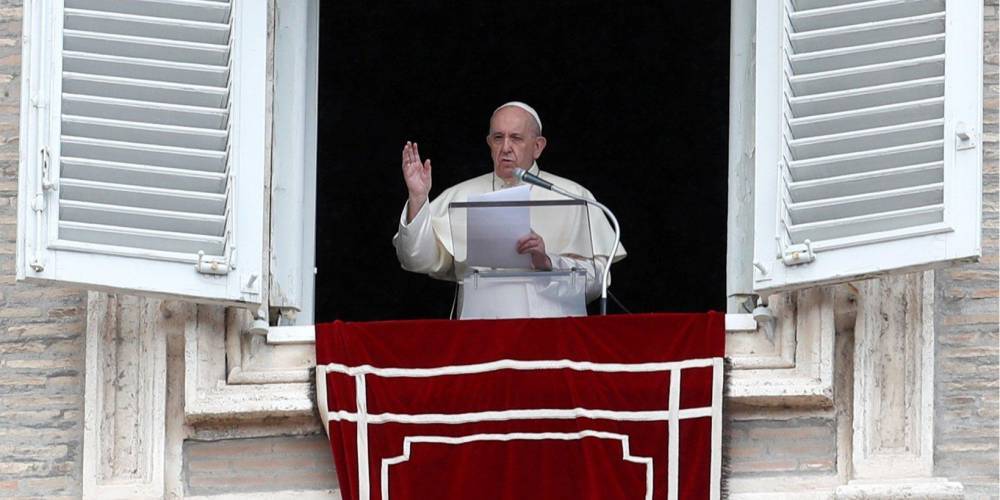 «Они дети Божьи и имеют право на семью». Папа Франциск впервые призвал узаконить однополые браки