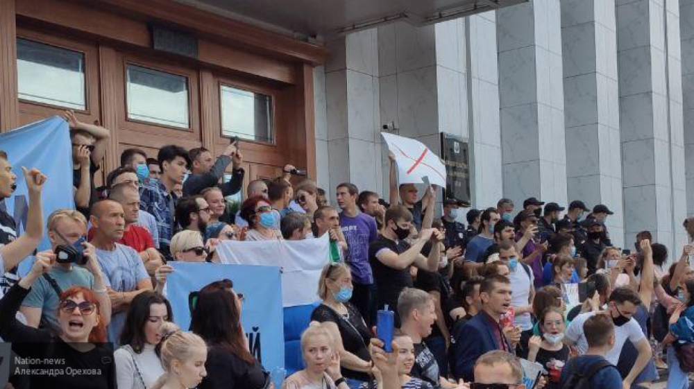 "Использовать закон на полную катушку": Цеков об акциях в Хабаровске