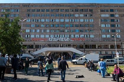 К раненому в Карабахе российскому журналисту пришли депутаты из Франции