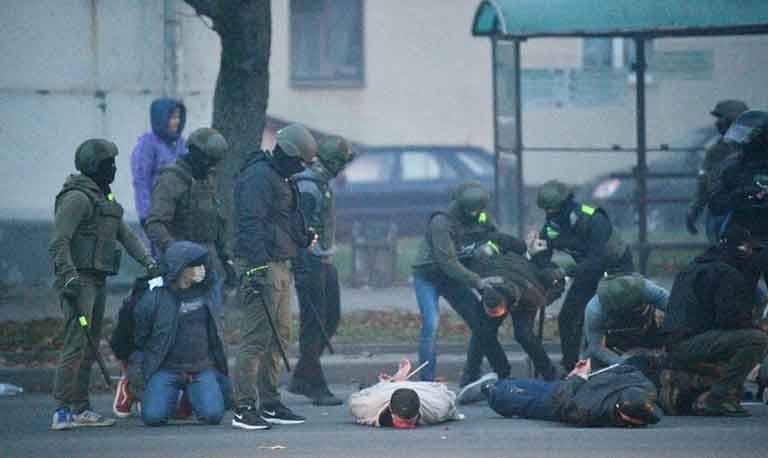 «Народный ультиматум» Тихановской: силовики получили приказ стрелять, жесткие задержания