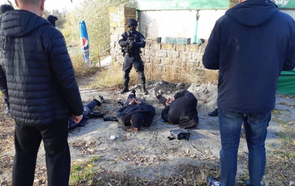 В Харькове задержали трех иностранцев за хранение оружия