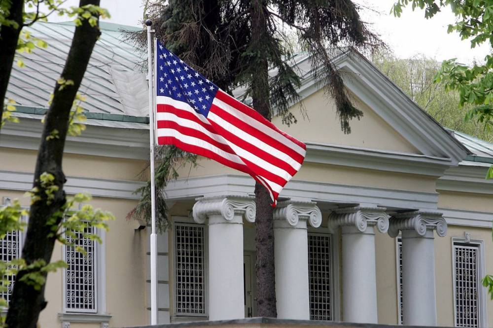 Посольство США в Беларуси посоветовало американцам запастись едой и водой