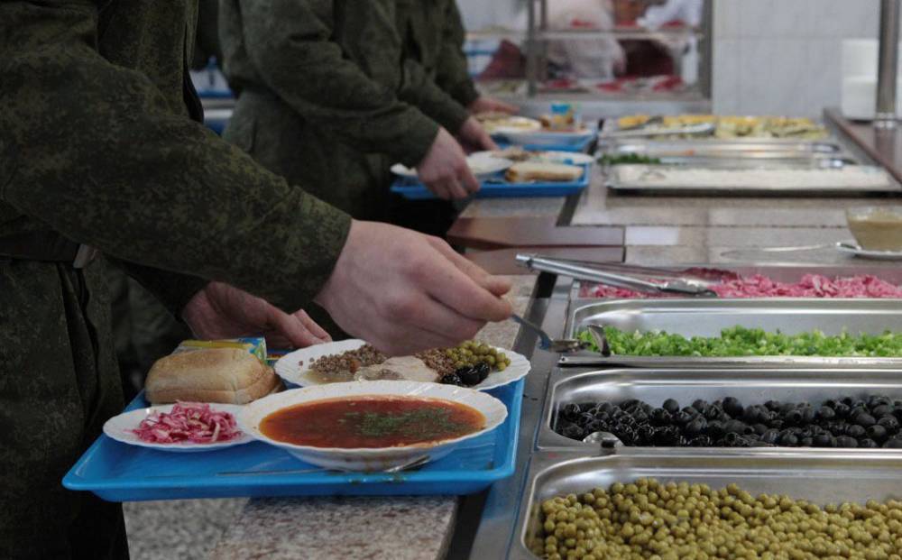 Российская армия может перестать кормить контрактников и на 10 лет увеличить срок выслуги