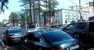 Абхазия пообещала помочь Грузии в поимке грабителя банка