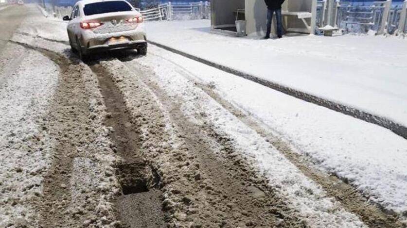 На объездой дороге тюменских водителей ждут опасные ловушки под снегом