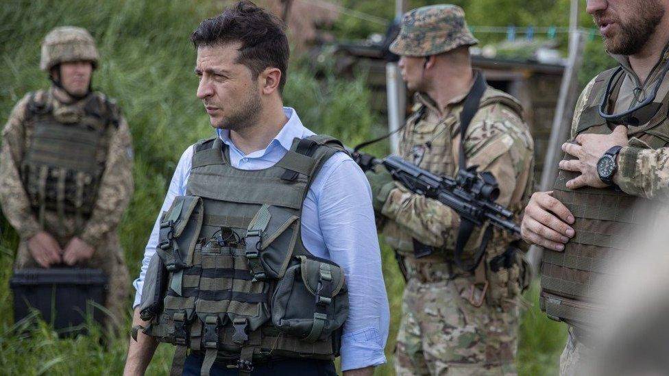 Зеленский заявил, что соблюдение режима тишины на Донбассе «не видит только слепой». Вчера боевики пять раз обстреляли позиции ВСУ