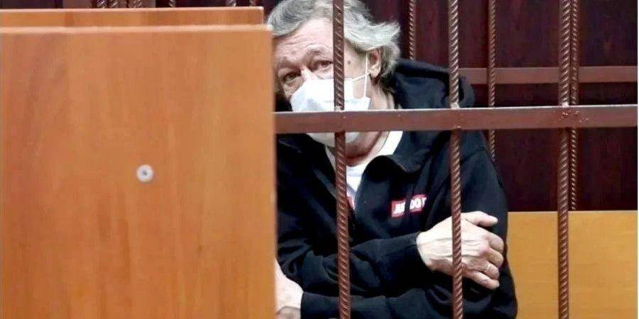 Дело о смертельном ДТП: суд смягчил наказание Михаилу Ефремову с 8 до 7,5 лет колонии