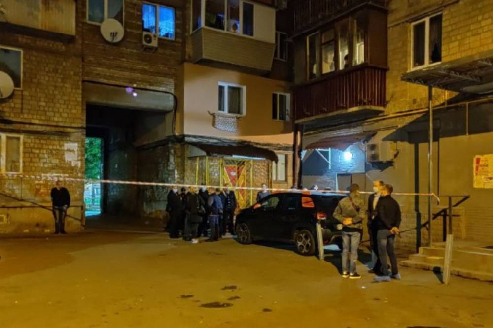 В Киеве неизвестный зарезал администратора продуктового магазина