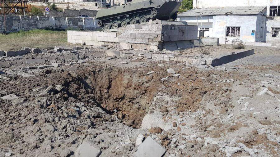 В Степанакерте слышны взрывы артиллерийских снарядов