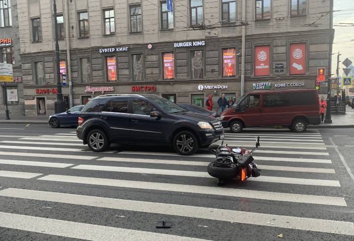 Буйный пешеход спровоцировал ДТП в Петербурге