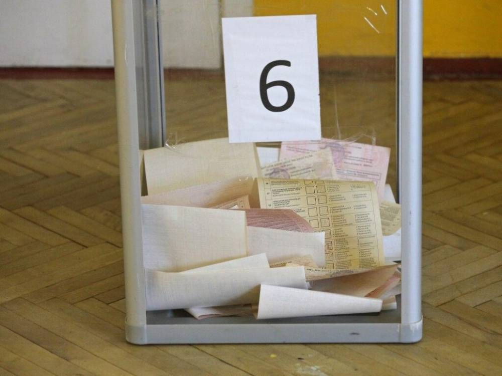 Неизвестный похитил мешок с избирательными бюллетенями в Днепре