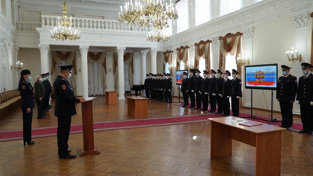 Сотрудники вневедомственной охраны управления Росгвардии по Ульяновской области приняли присягу