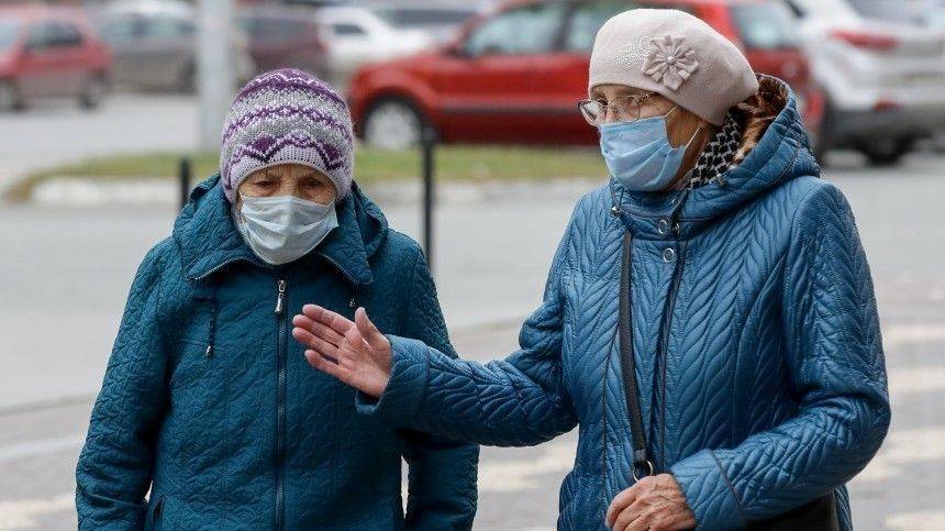 Московских пенсионеров старше 65 лет и хронических больных оставят дома до ноября