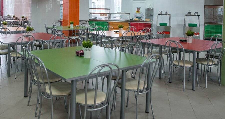 Родителям дали возможность выбирать блюда для детей в школьных столовых
