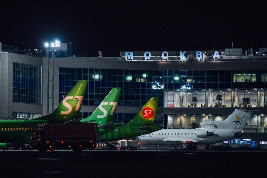 Почти 40 рейсов задержали и отменили в аэропортах Москвы