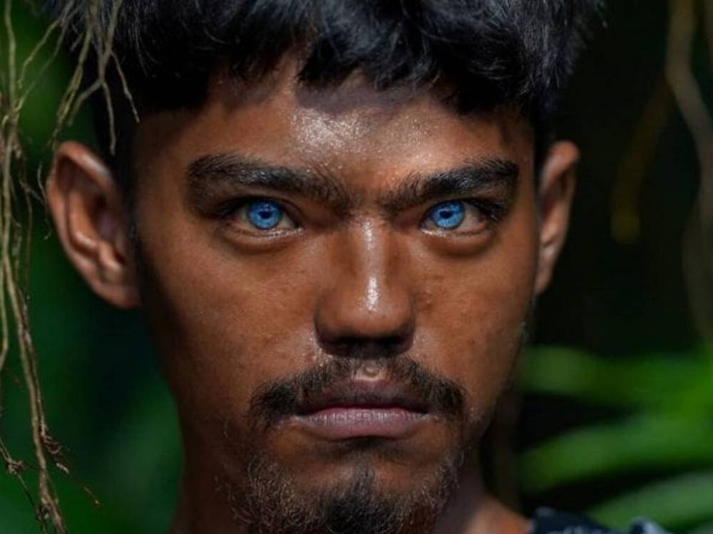 В Индонезии обнаружили племя людей с аномально синими глазами