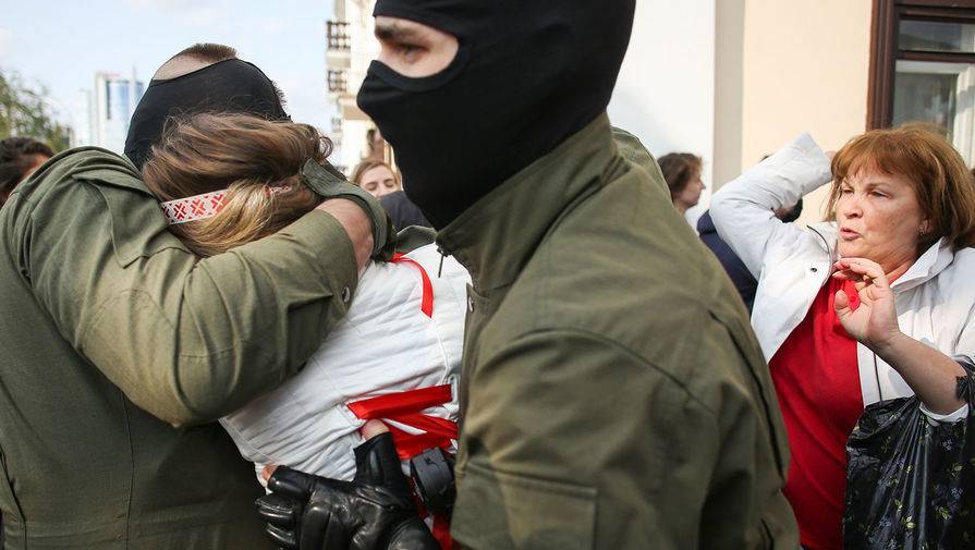 На несанкционированной акции в центре Минска начались задержания