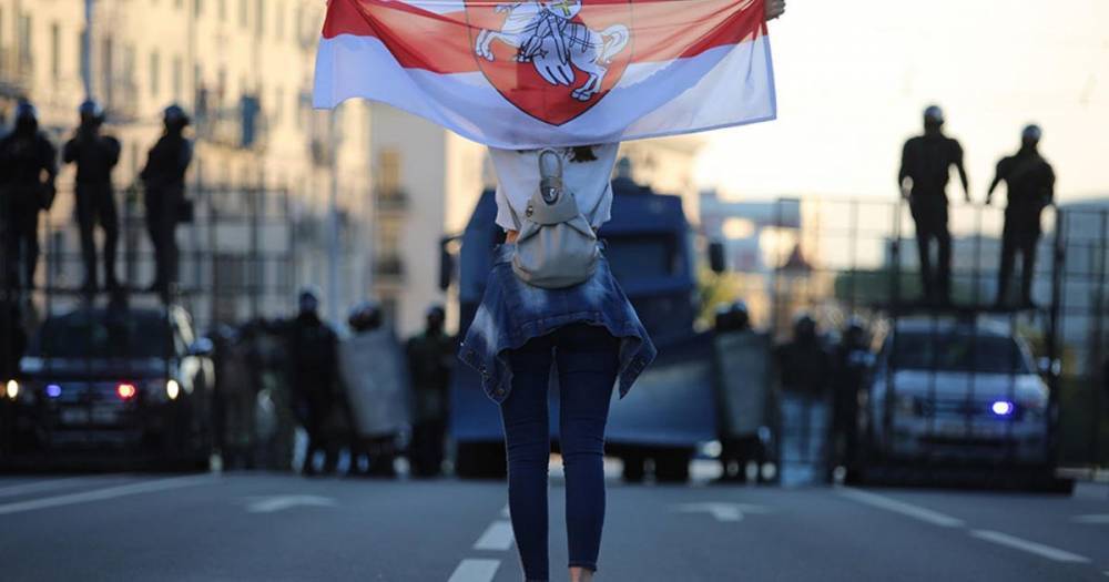 В центр Минска ввели 10 БТР из-за протестов оппозиции