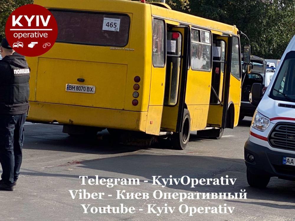 Киевская маршрутка сбила трех человек, один погиб