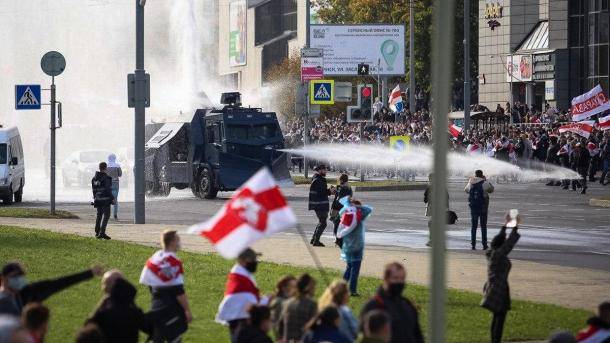 В Минске милиция применила против демонстрантов водометы