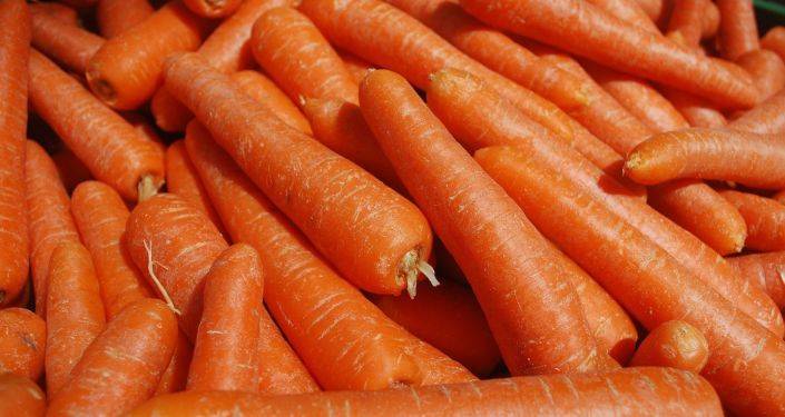 Зачем художник выбросил 29 тонн моркови на лондонскую улицу?
