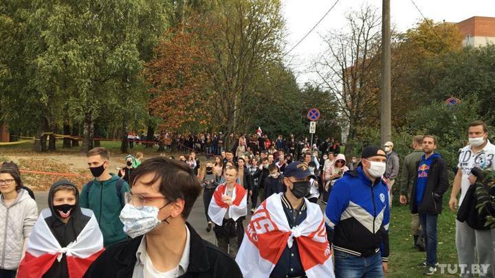 Минские протестующие пришли к СИЗО на Окрестина