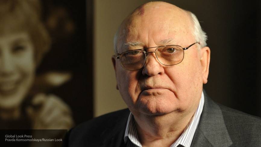 Горбачев поделился эмоциями от предпоказа спектакля о нем в Театре наций