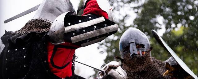 Средневековые рыцари устроили турнир в центре Южно-Сахалинска