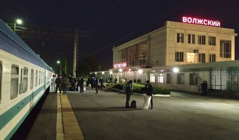 Более 900 узбекских граждан вывезут на родину из Волжского на спецпоезде