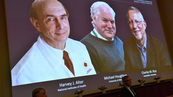 Нобелевскую премию по медицине вручили трем ученым за открытие вируса гепатита С