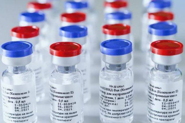 В Минздраве назвали сроки ввода вакцины от COVID-19 в гражданский оборот