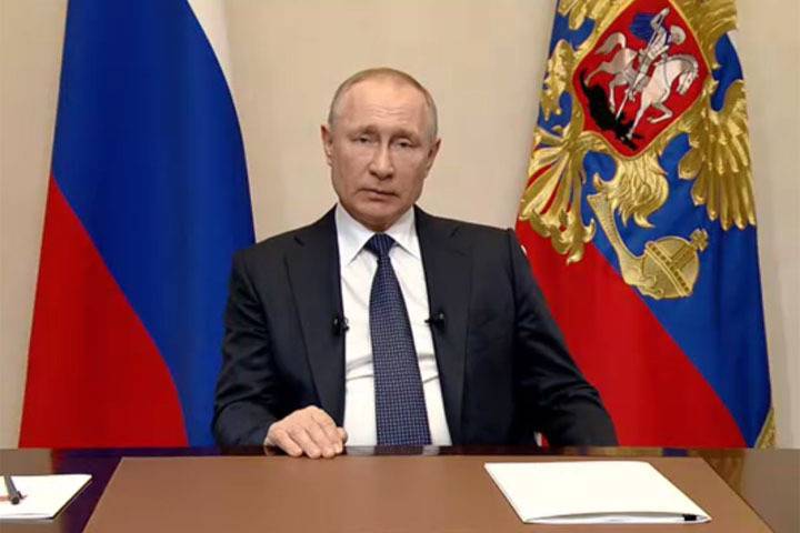 Путин оценил разговоры о полном переходе школ на удаленку