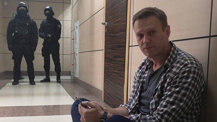 Австрийский политолог допустил связь Навального с западными спецслужбами