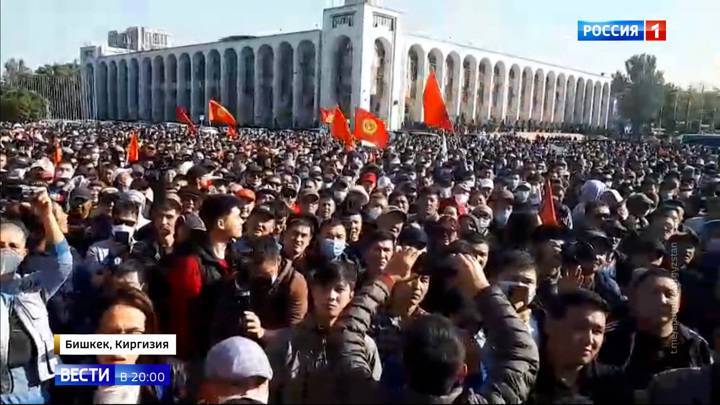 Протесты в Киргизии: оппозиция требует отменить итоги парламентских выборов